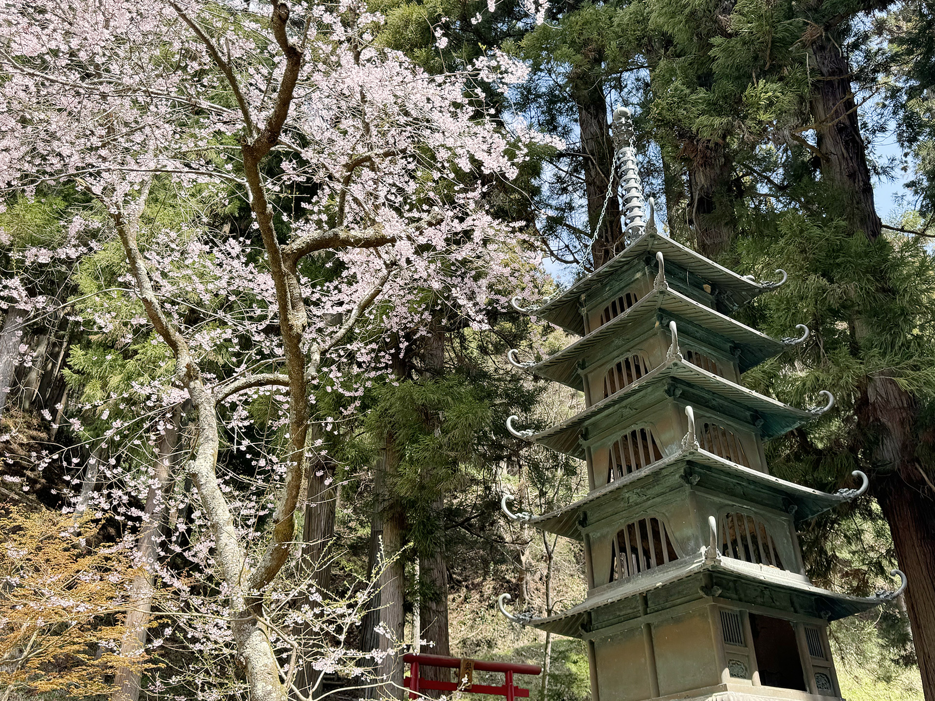 青銅五重塔 - 横山不動尊